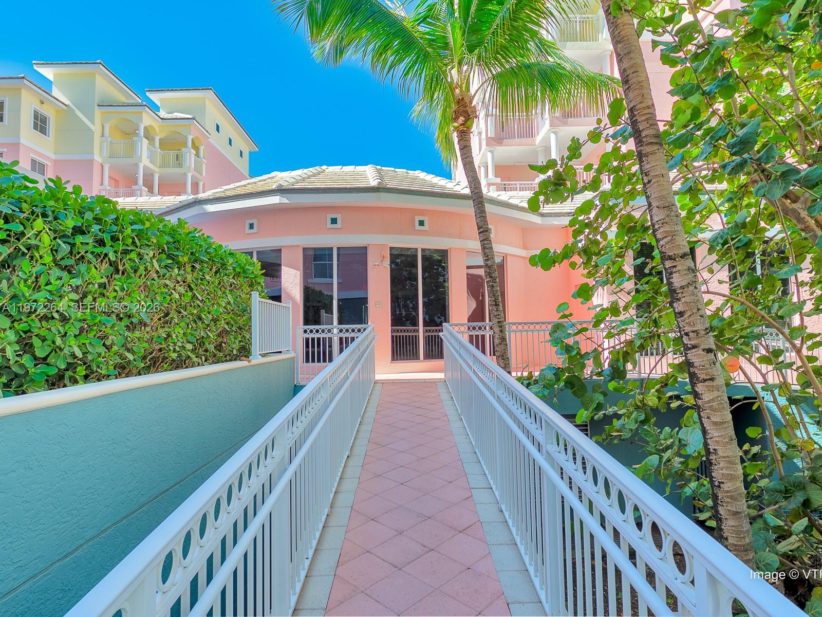 2051 SE 3rd St #TH11, Deerfield Beach FL 33441