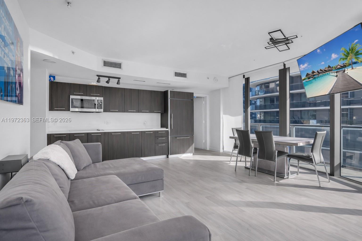 55 SW 9th St #3703, Miami FL 33130