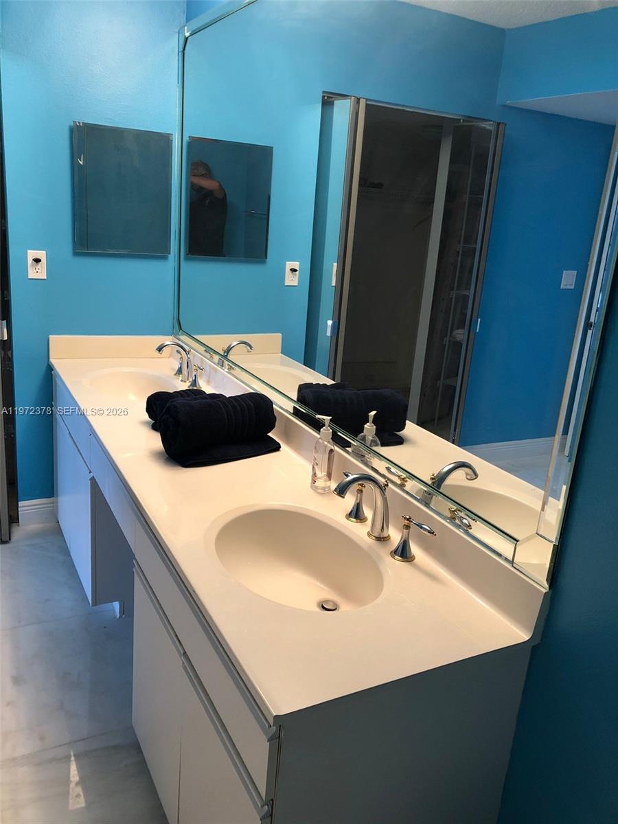 3600 Mystic Pointe Dr #815, Aventura FL 33180