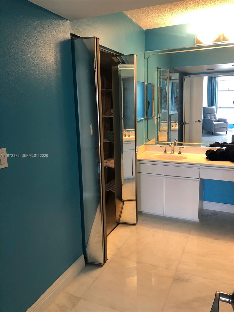 3600 Mystic Pointe Dr #815, Aventura FL 33180