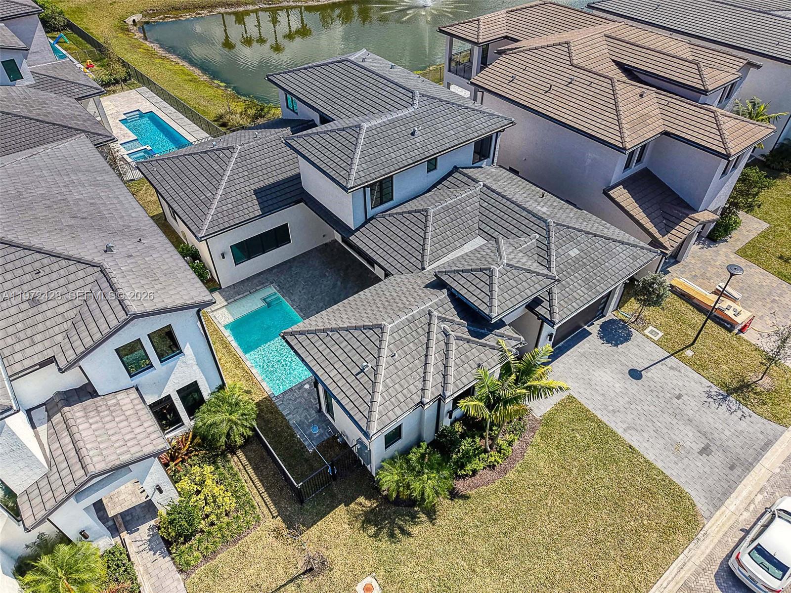 5718 Ashwood Cir W, Hollywood FL 33312