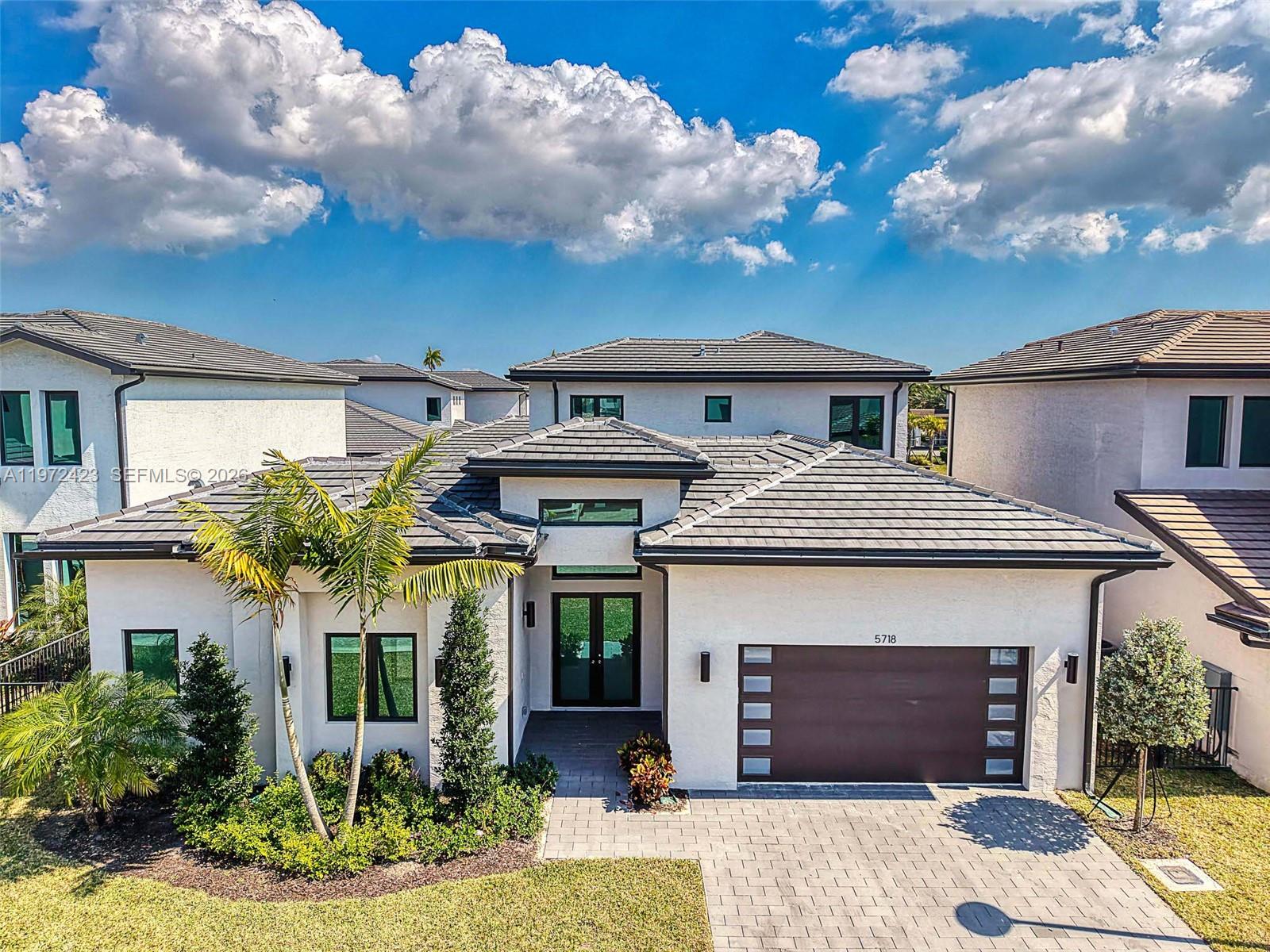 5718 Ashwood Cir W, Hollywood FL 33312