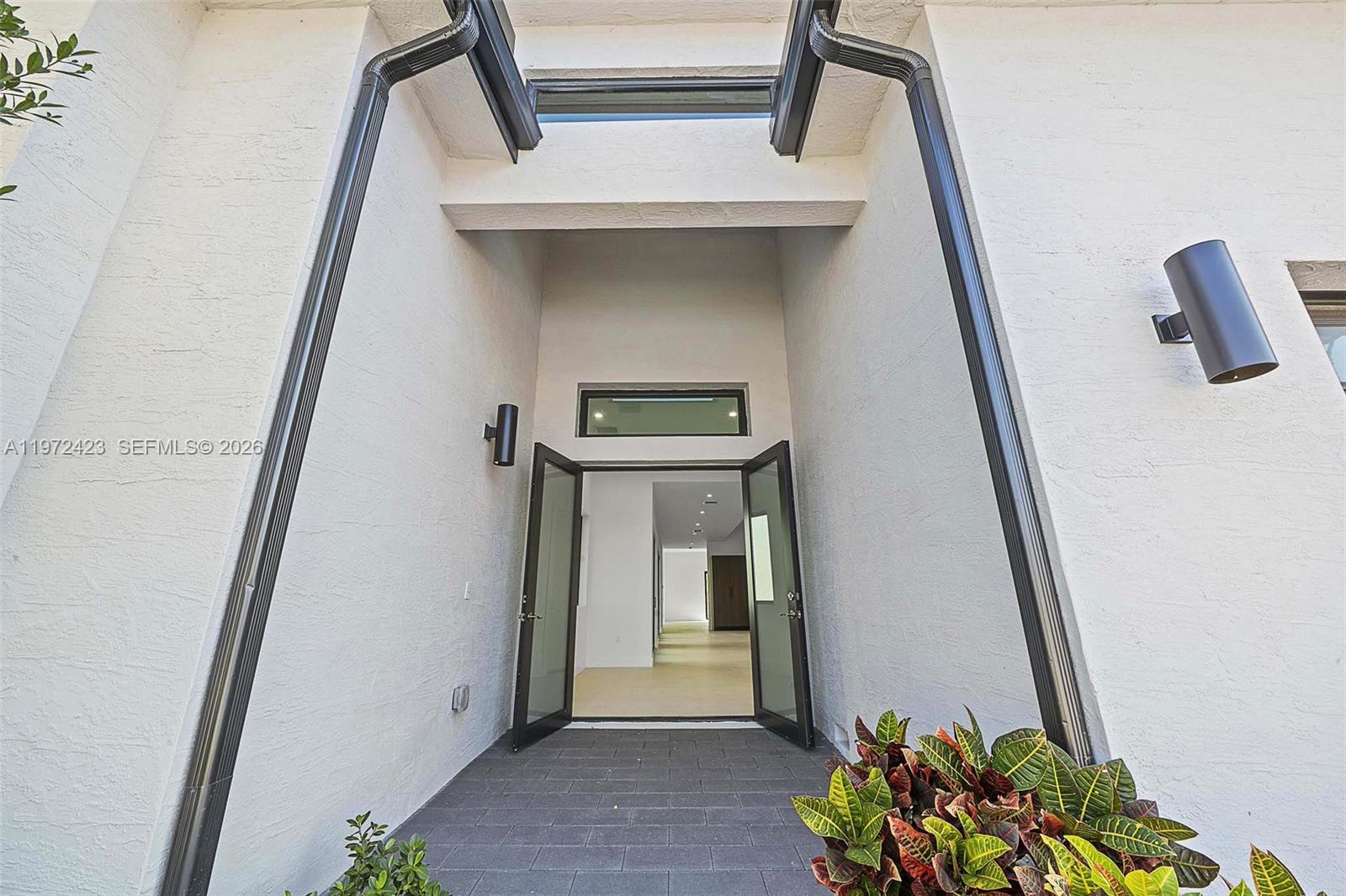 5718 Ashwood Cir W, Hollywood FL 33312