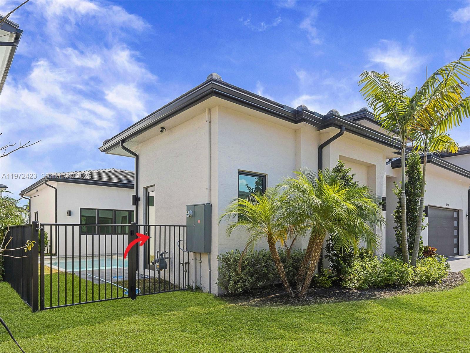 5718 Ashwood Cir W, Hollywood FL 33312