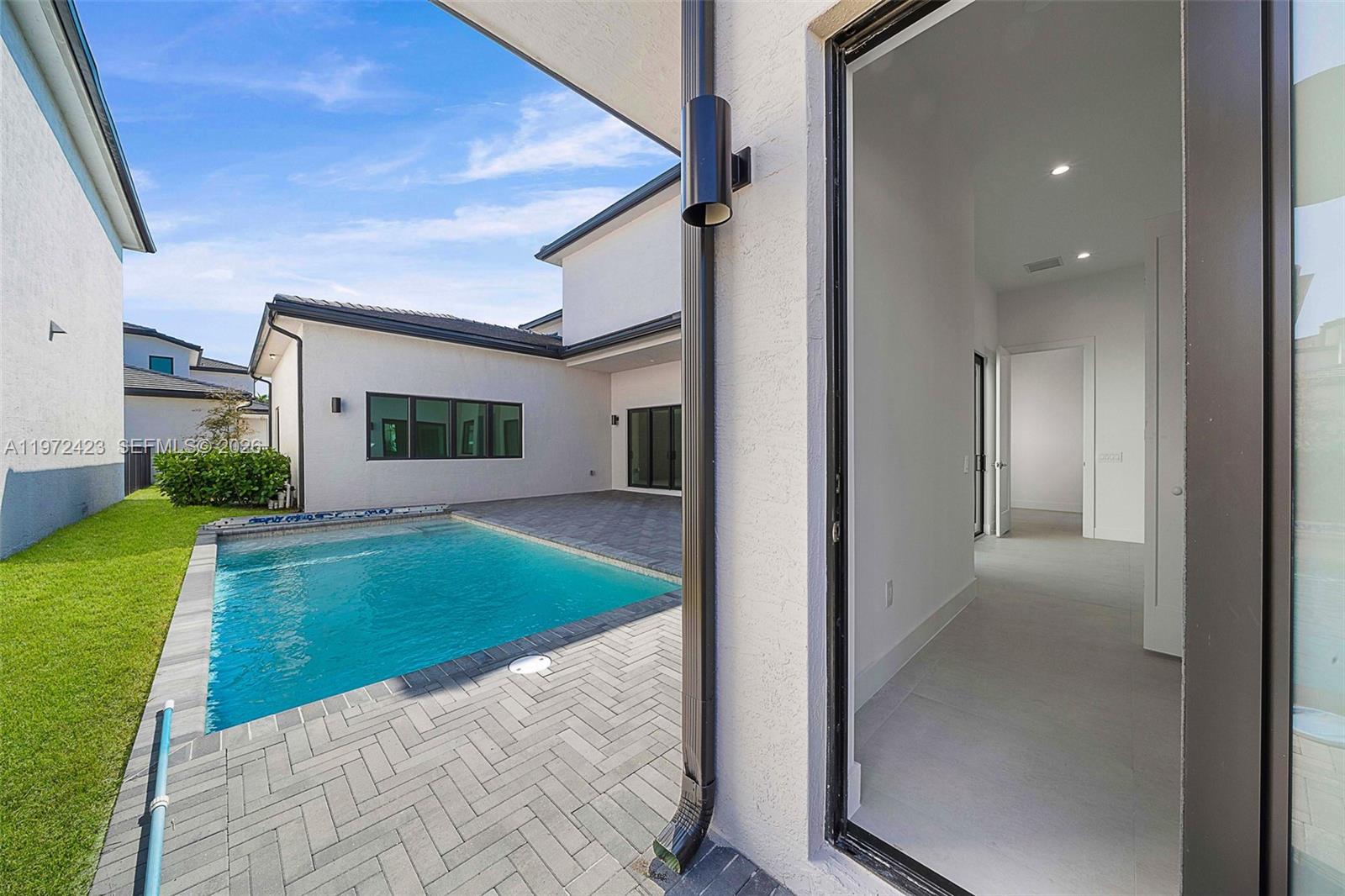 5718 Ashwood Cir W, Hollywood FL 33312