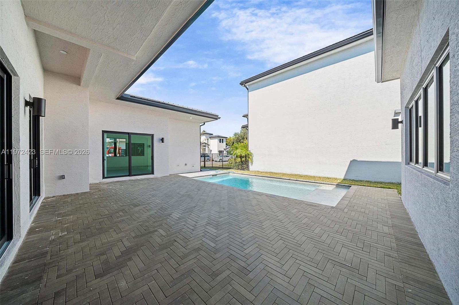 5718 Ashwood Cir W, Hollywood FL 33312