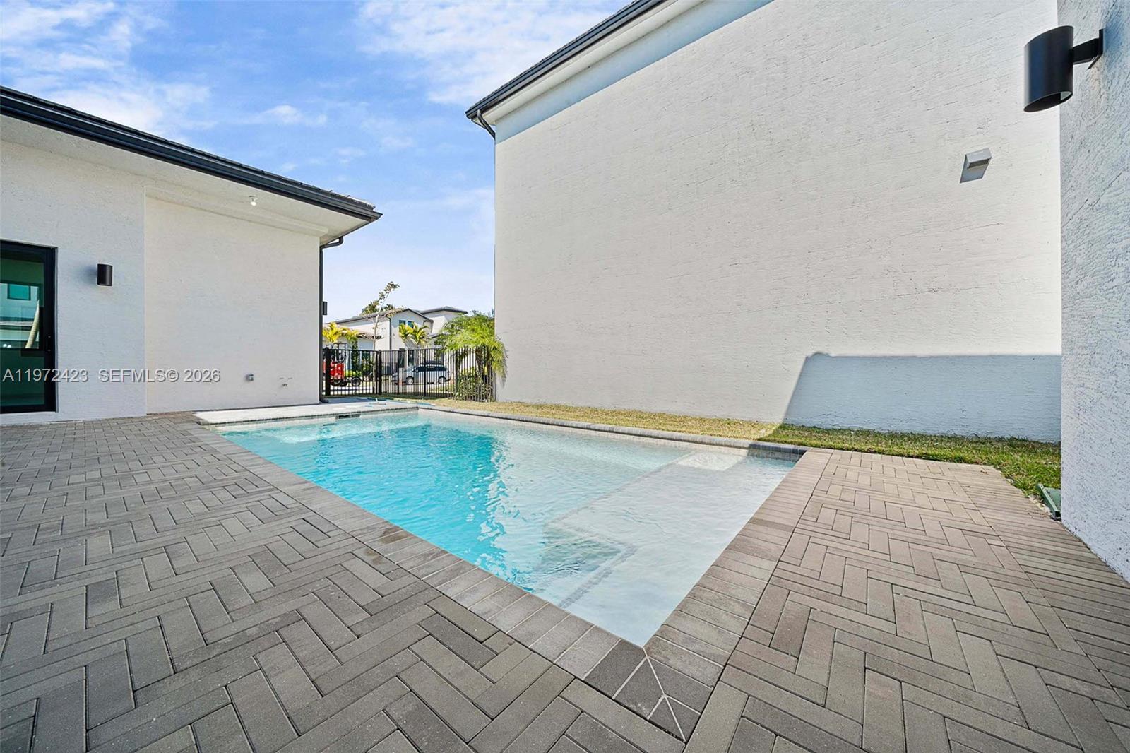 5718 Ashwood Cir W, Hollywood FL 33312