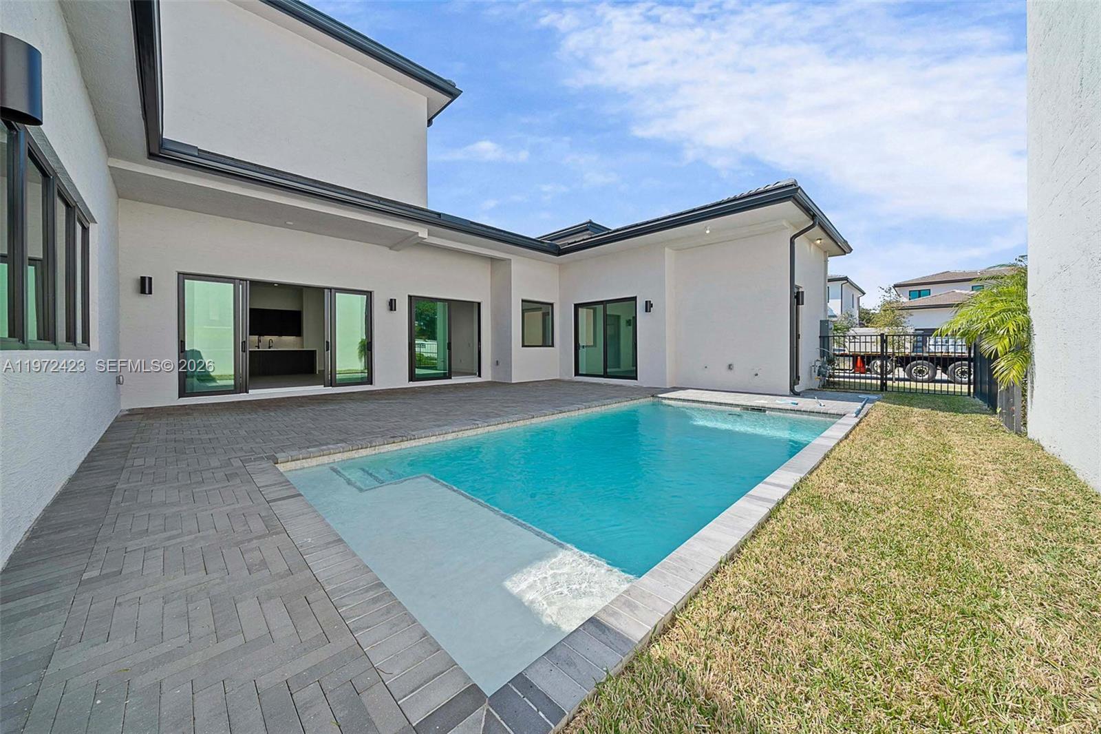 5718 Ashwood Cir W, Hollywood FL 33312