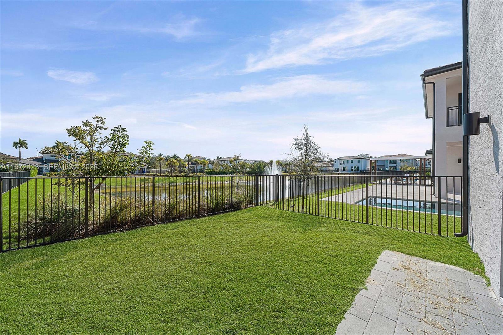 5718 Ashwood Cir W, Hollywood FL 33312