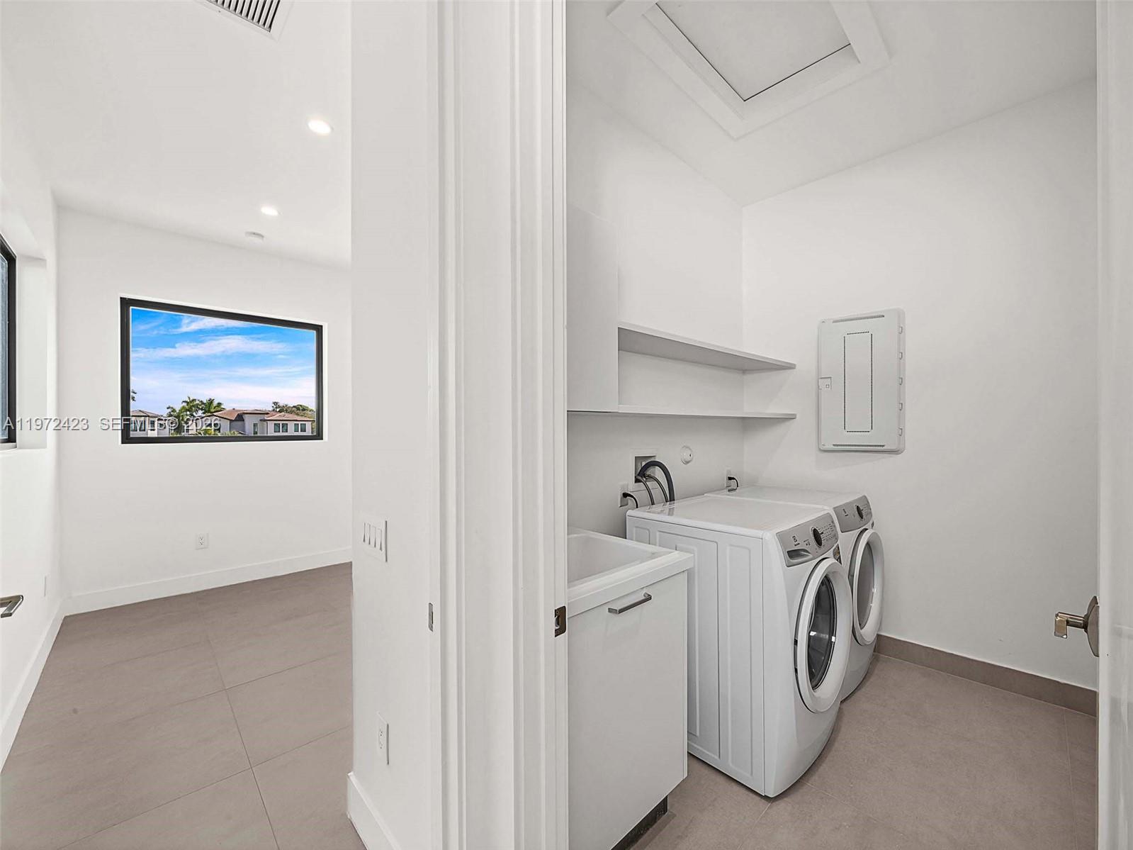 5718 Ashwood Cir W, Hollywood FL 33312