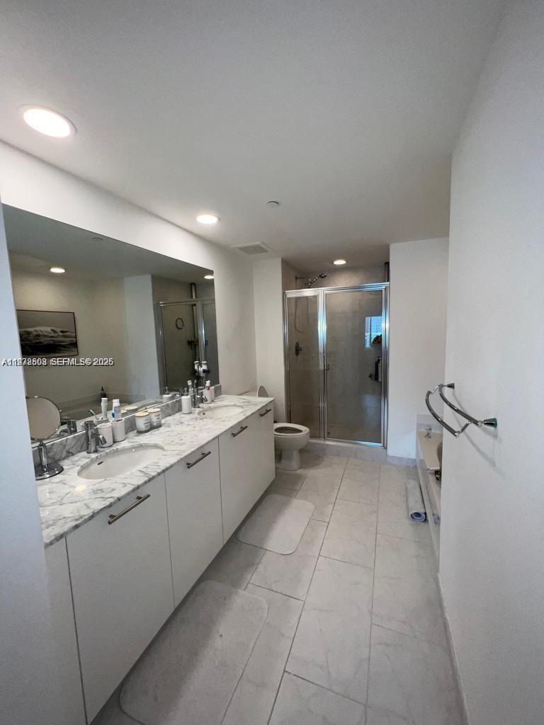 950 Brickell Bay Dr #3105, Miami FL 33131