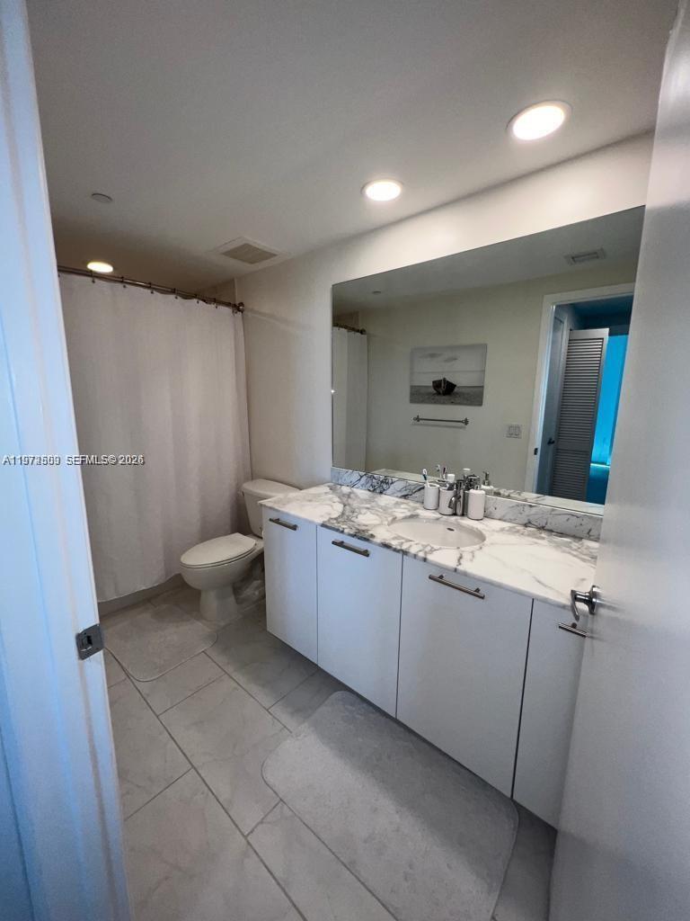 950 Brickell Bay Dr #3105, Miami FL 33131