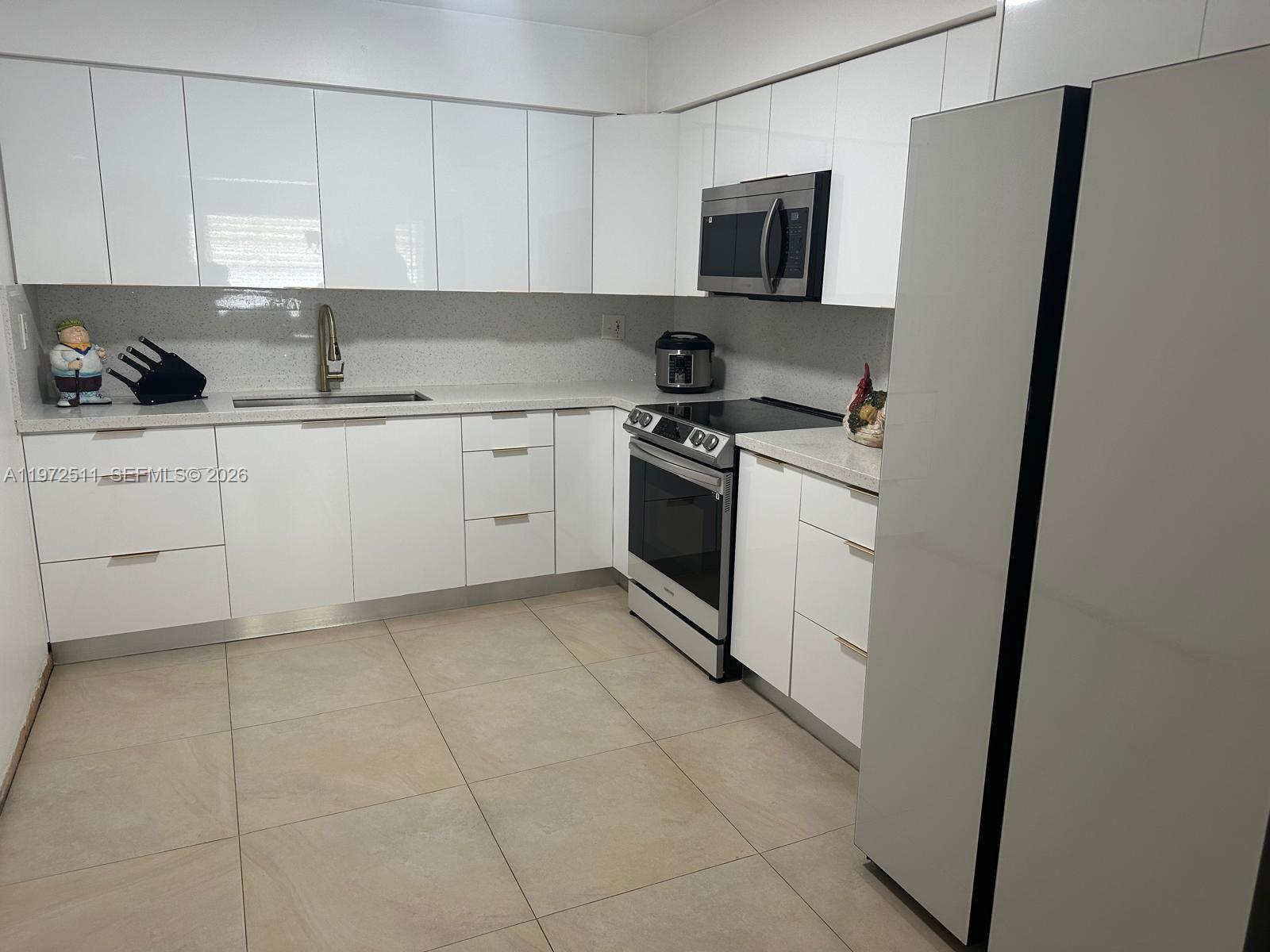 1720 SW 87th Ave, Miami FL 33165