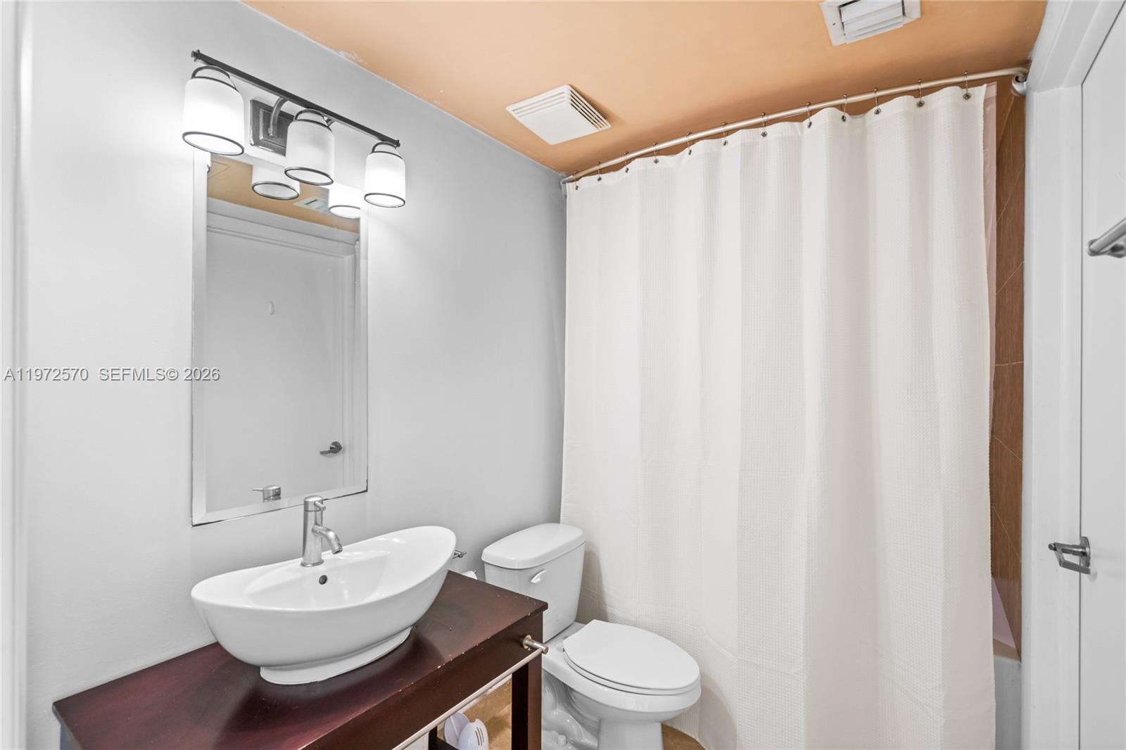 350 S Miami Ave #2210, Miami FL 33130