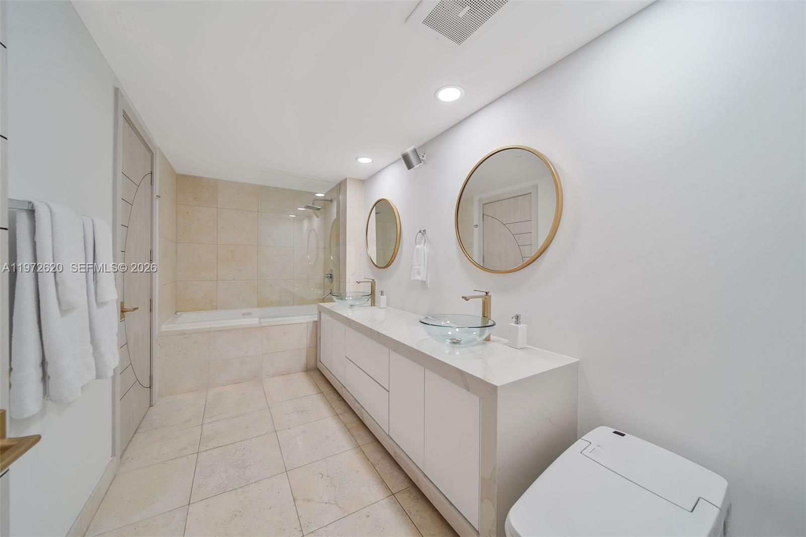 495 Brickell Ave #4209, Miami FL 33131