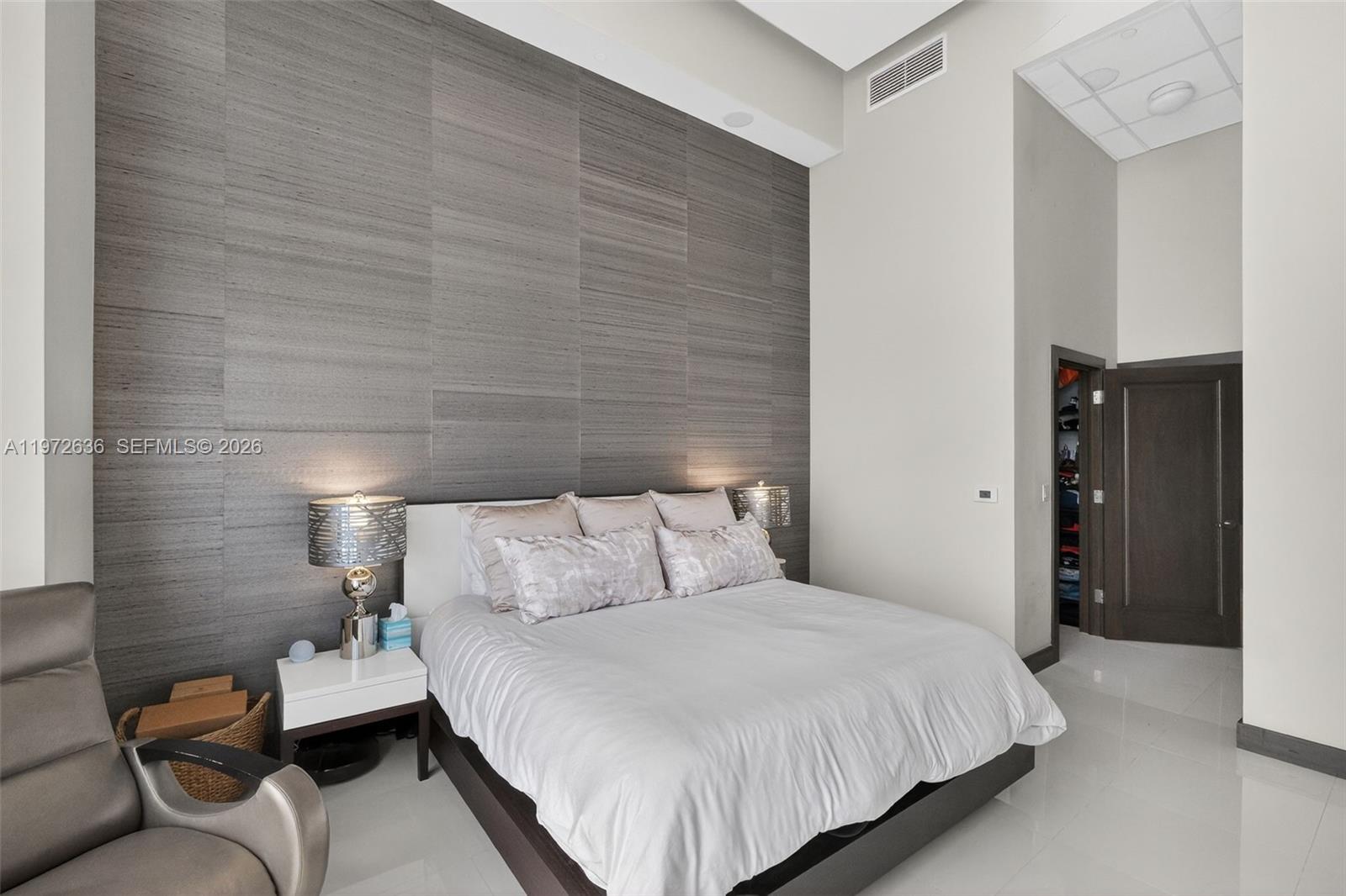 495 Brickell avenue #2201, Miami FL 33131