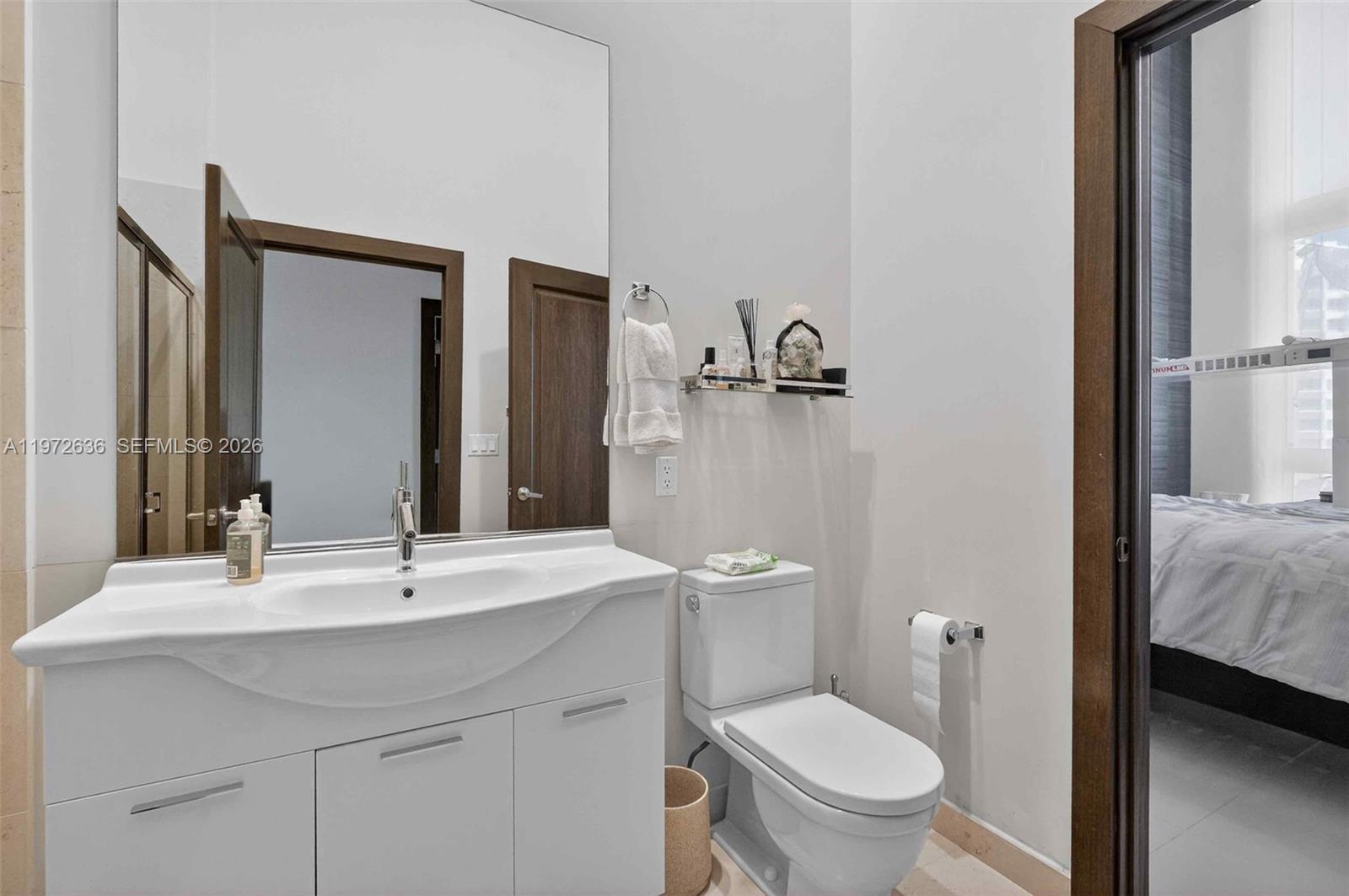 495 Brickell avenue #2201, Miami FL 33131