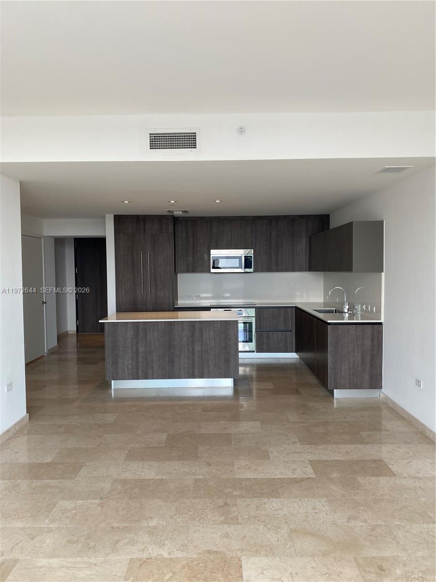 88 SW 7th St #2010, Miami FL 33130
