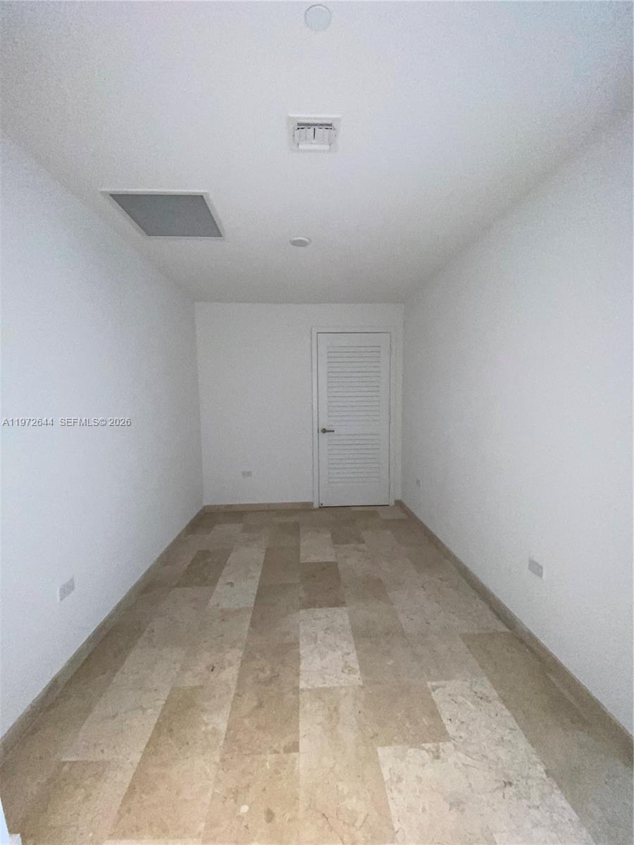 88 SW 7th St #2010, Miami FL 33130