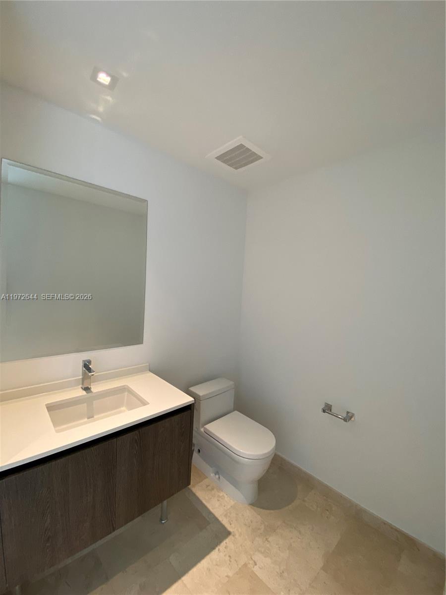 88 SW 7th St #2010, Miami FL 33130