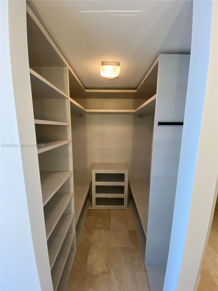 88 SW 7th St #2010, Miami FL 33130