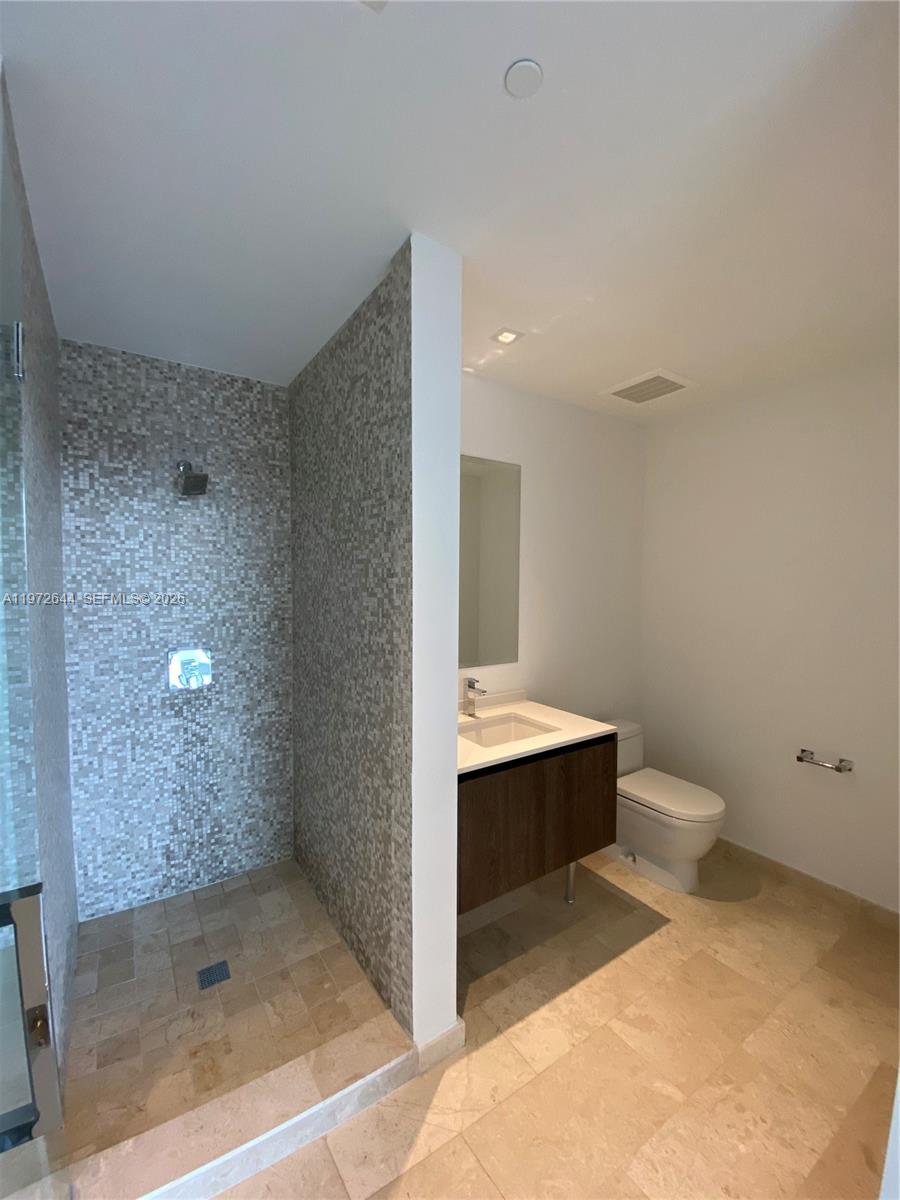 88 SW 7th St #2010, Miami FL 33130