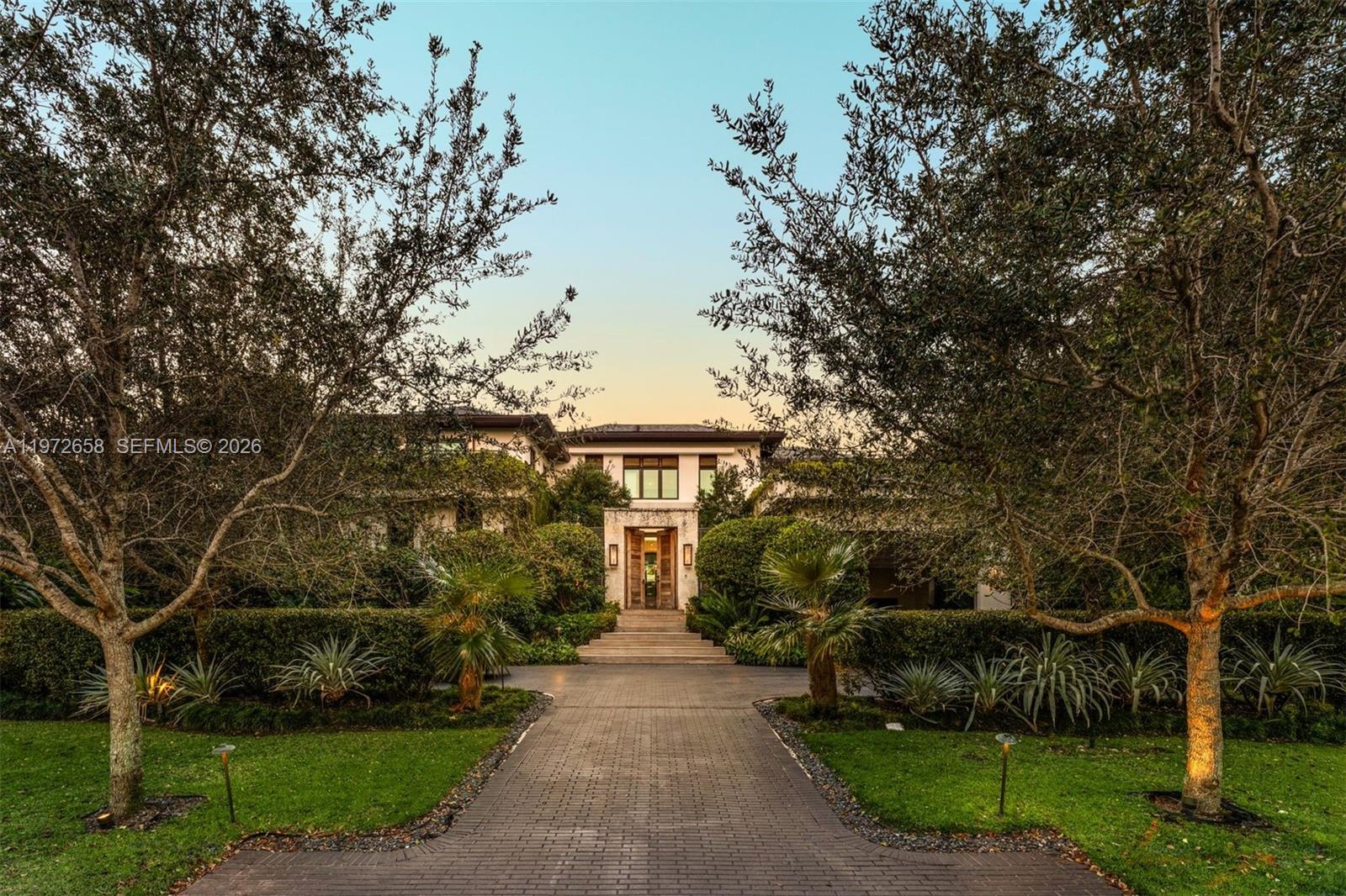 6850 Sunrise Ct, Coral Gables FL 33133