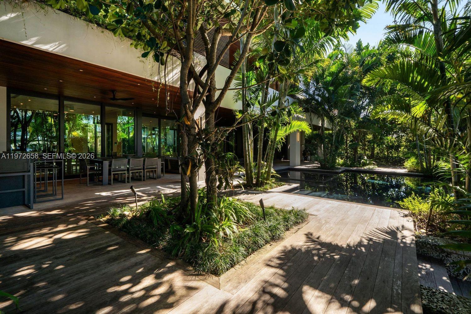 6850 Sunrise Ct, Coral Gables FL 33133