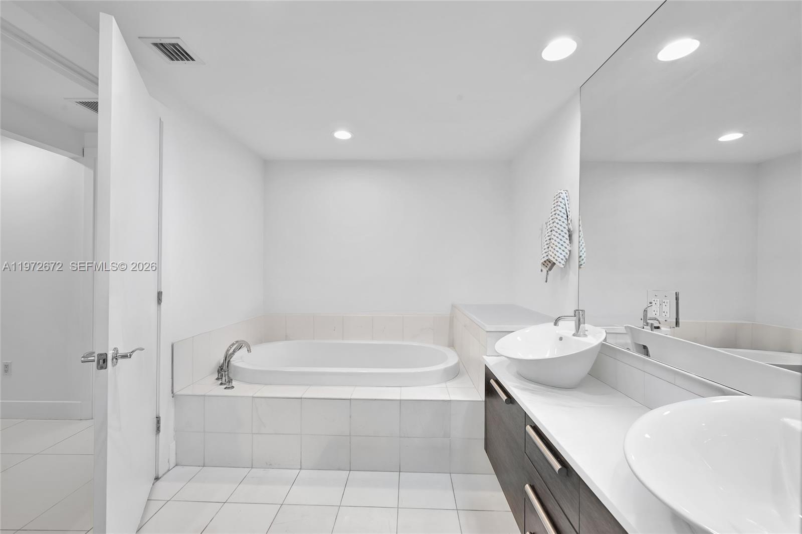 2950 NE 188th St #534, Aventura FL 33180