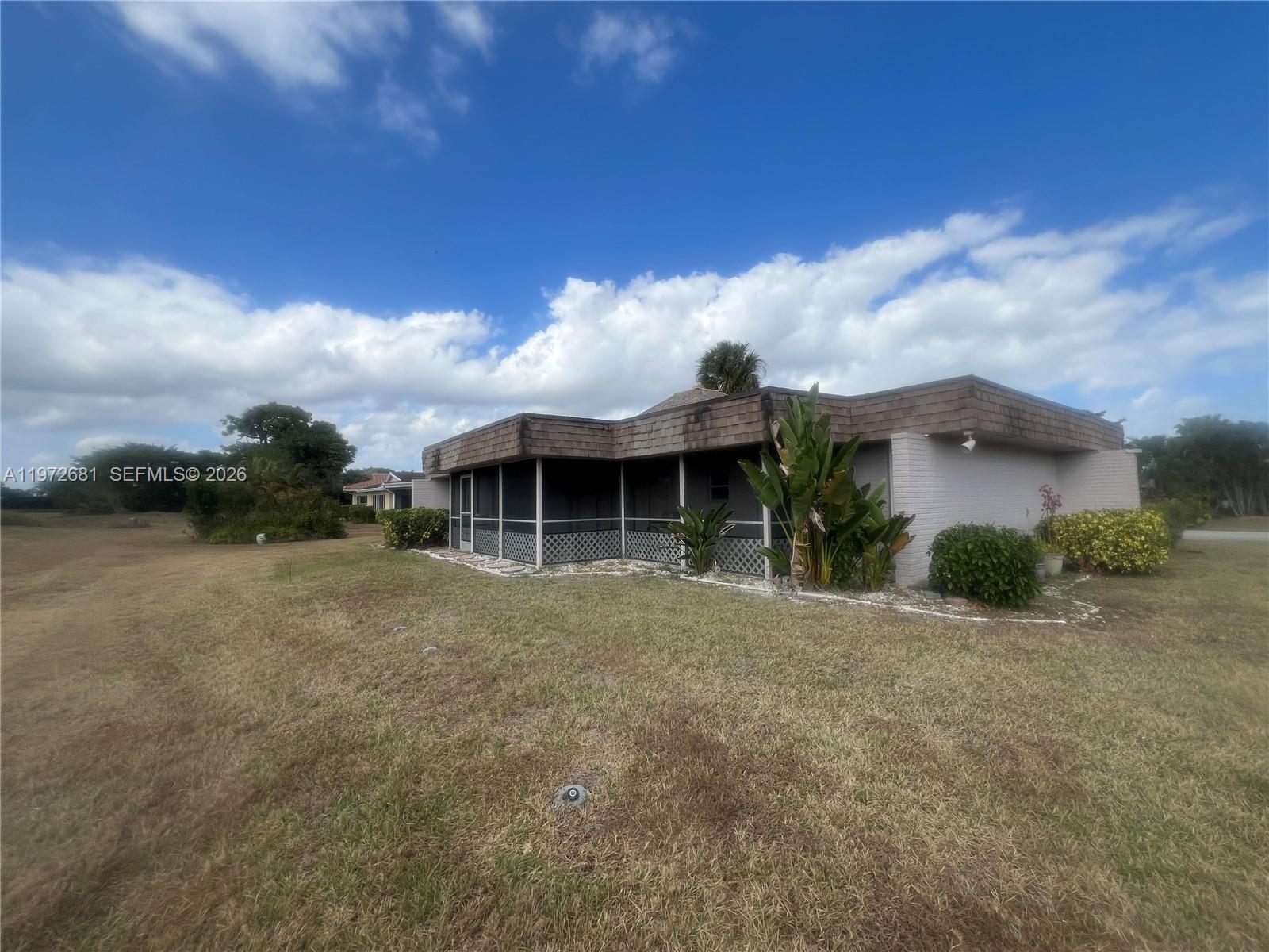 5724 S Bayberry Ln, Tamarac FL 33319