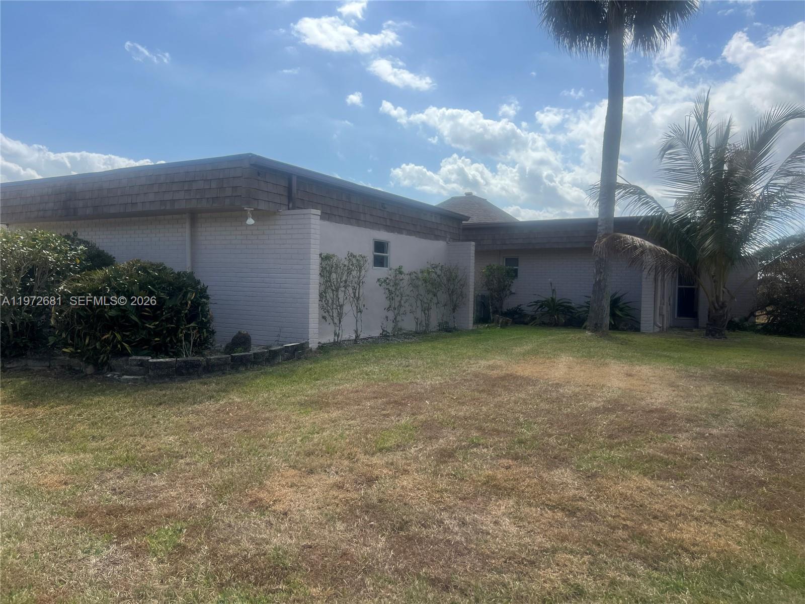 5724 S Bayberry Ln, Tamarac FL 33319