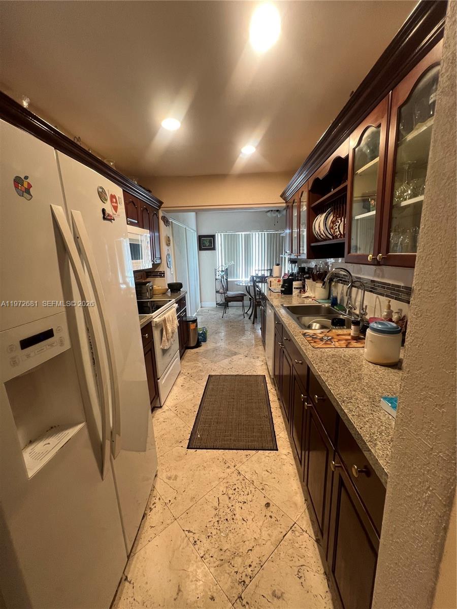 5724 S Bayberry Ln, Tamarac FL 33319