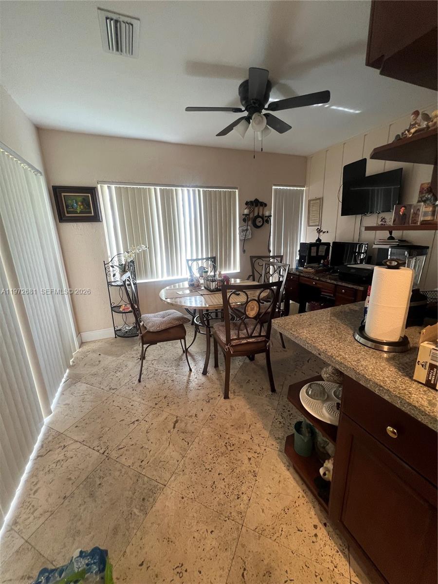 5724 S Bayberry Ln, Tamarac FL 33319