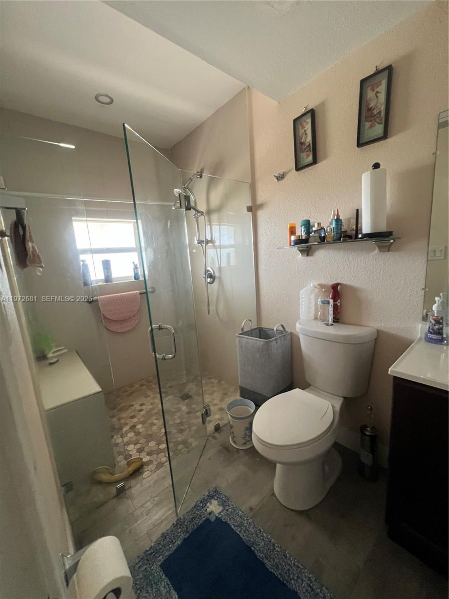 5724 S Bayberry Ln, Tamarac FL 33319