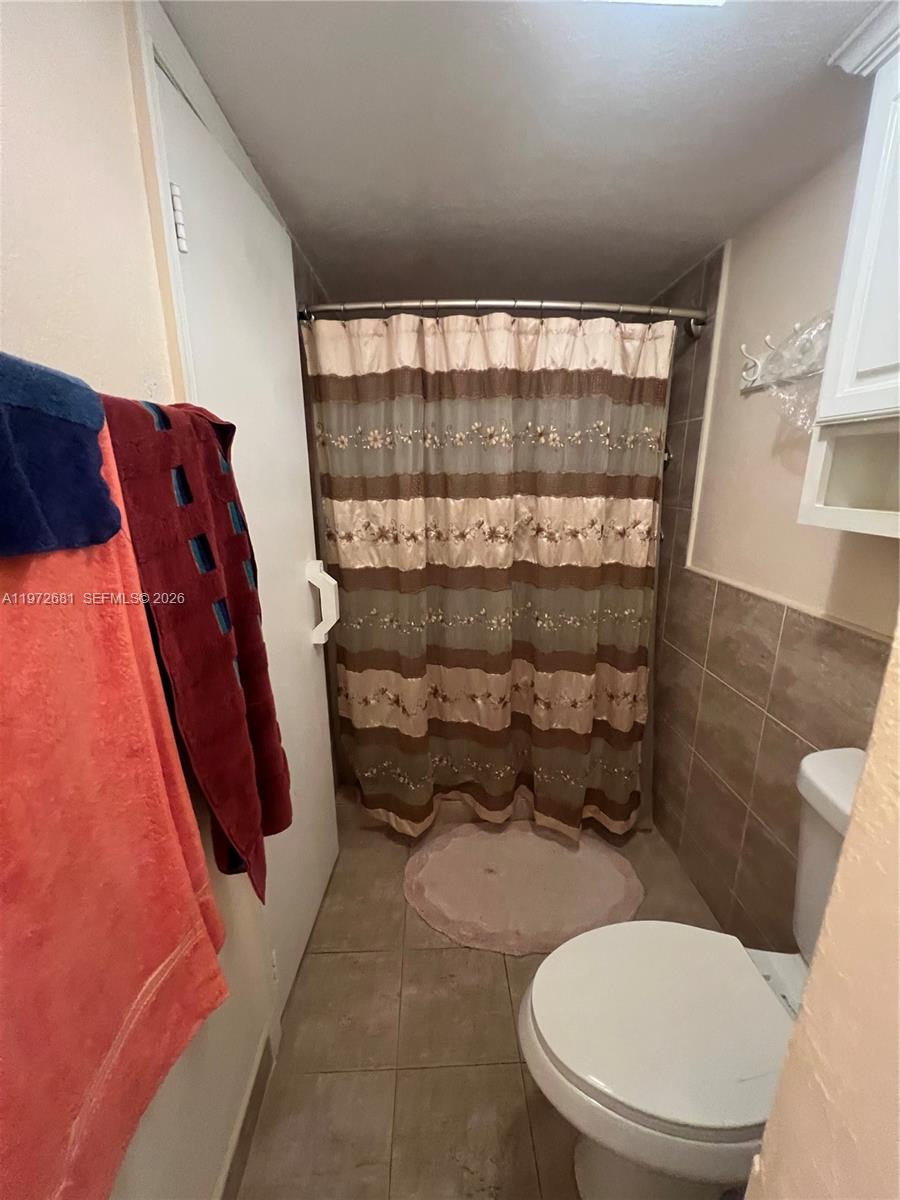 5724 S Bayberry Ln, Tamarac FL 33319