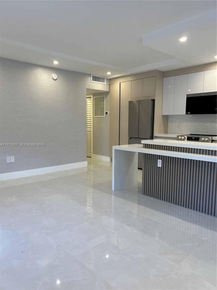 2430 NE 135th St #201, North Miami FL 33181