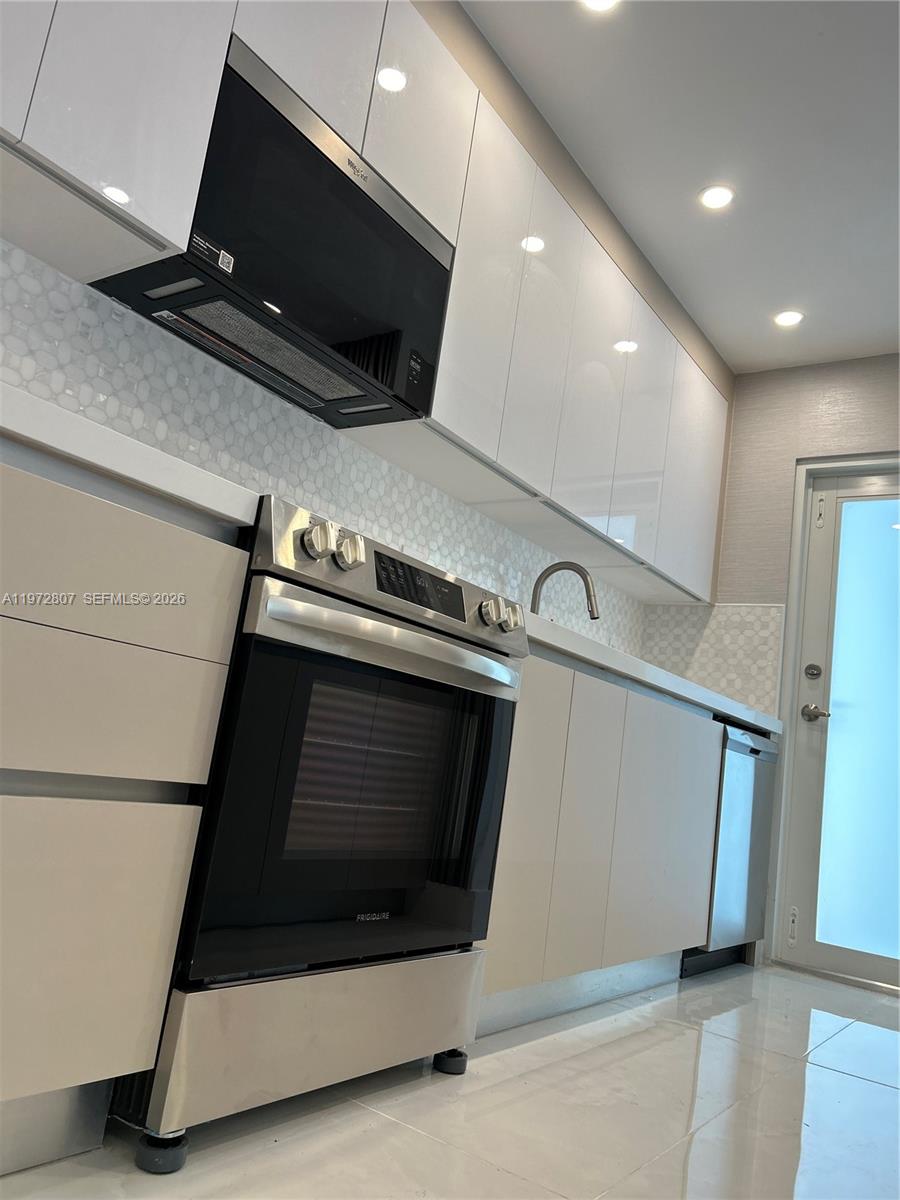 2430 NE 135th St #201, North Miami FL 33181