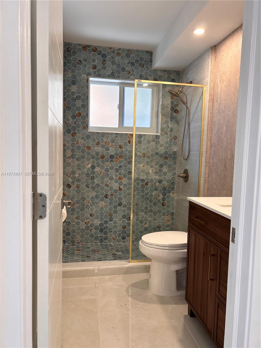 2430 NE 135th St #201, North Miami FL 33181