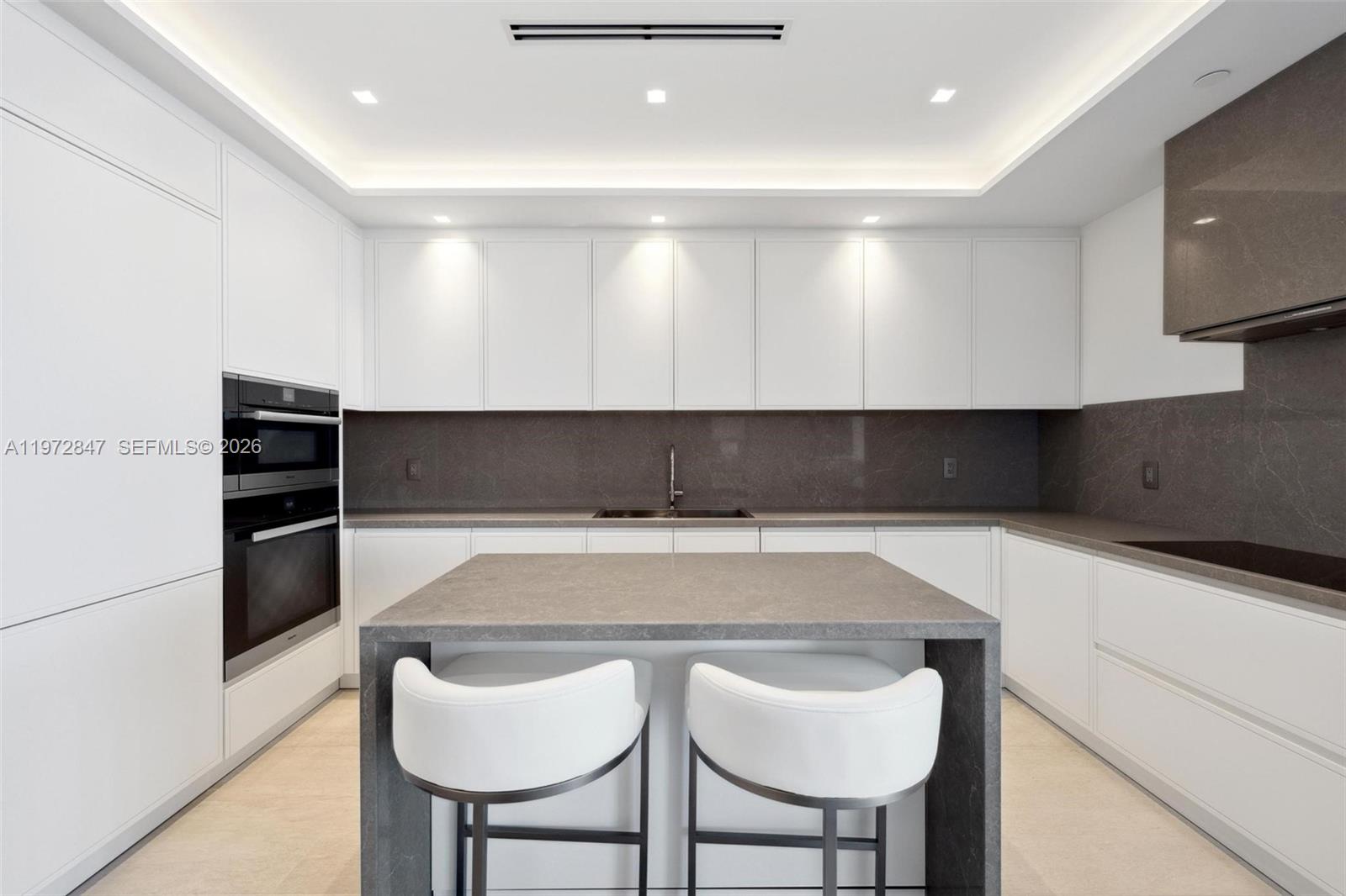 100 S Pointe Dr #3905, Miami Beach FL 33139
