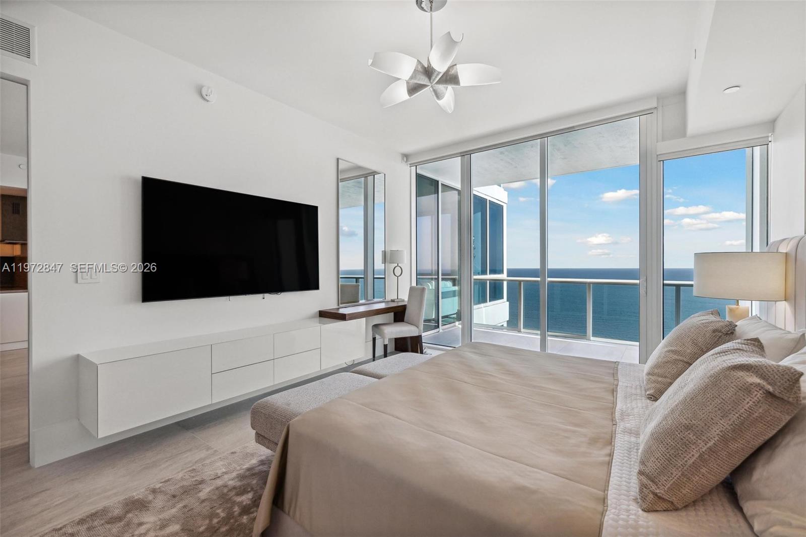 100 S Pointe Dr #3905, Miami Beach FL 33139