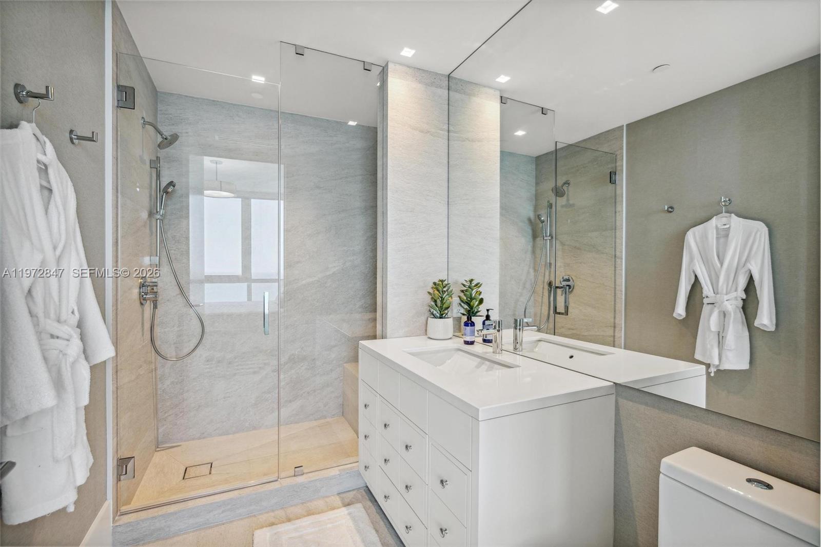100 S Pointe Dr #3905, Miami Beach FL 33139