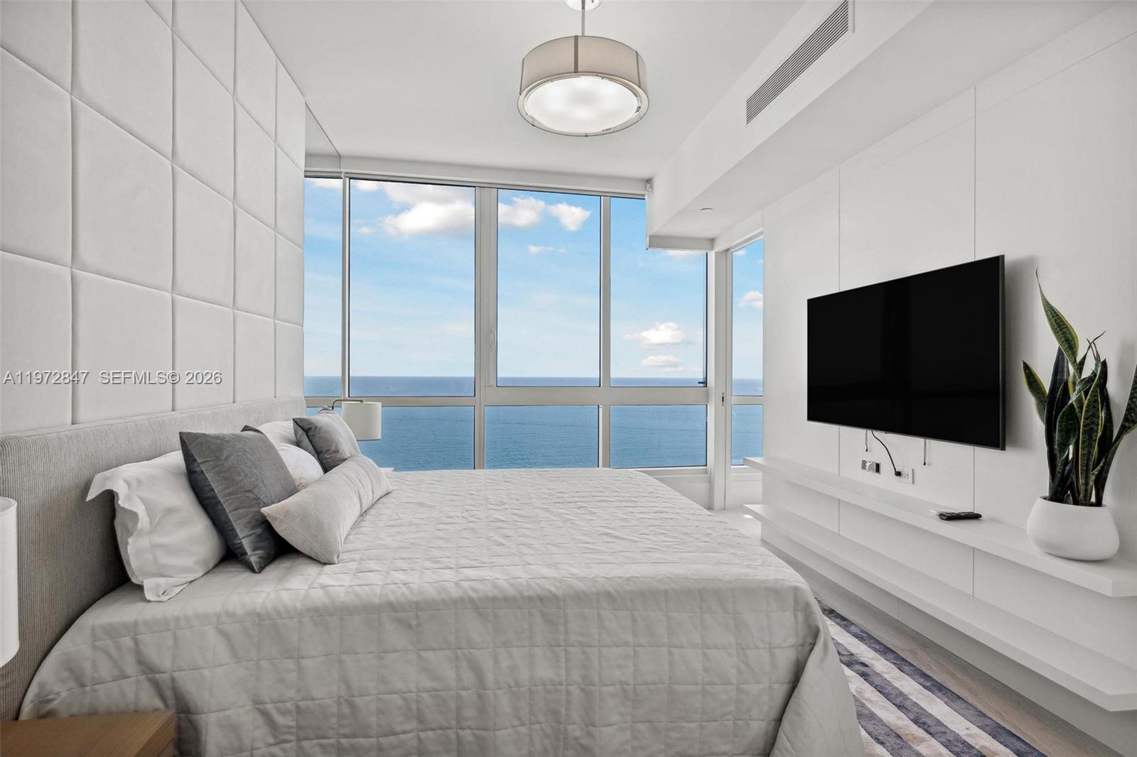 100 S Pointe Dr #3905, Miami Beach FL 33139