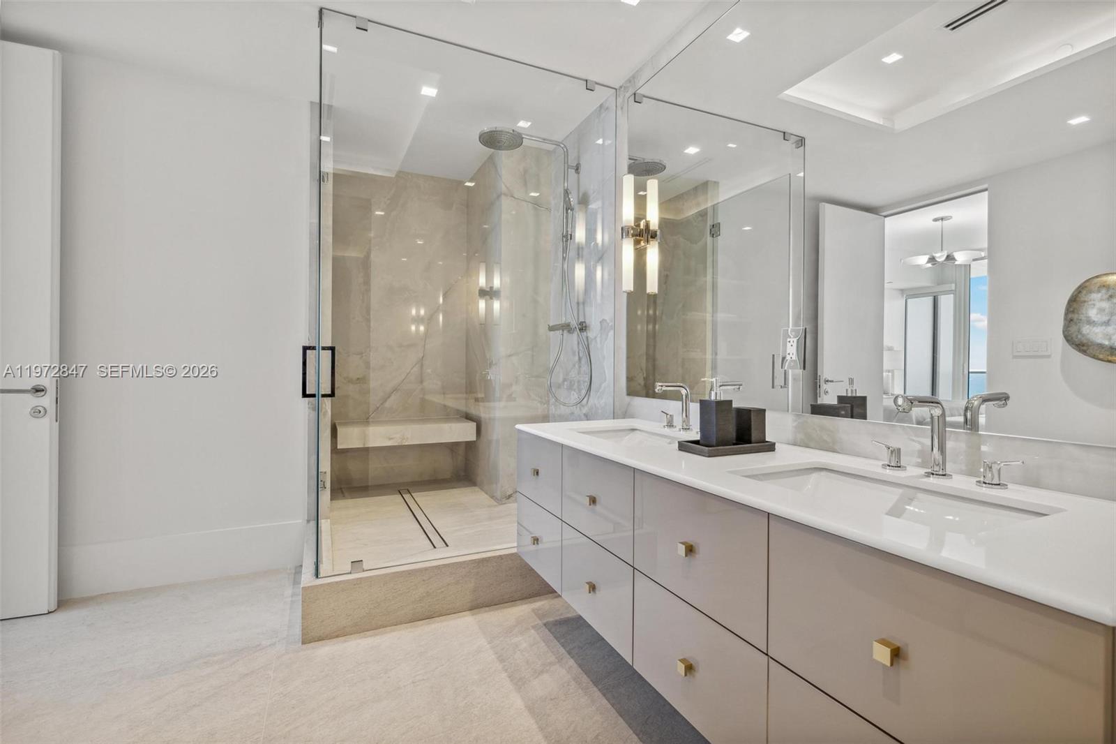 100 S Pointe Dr #3905, Miami Beach FL 33139