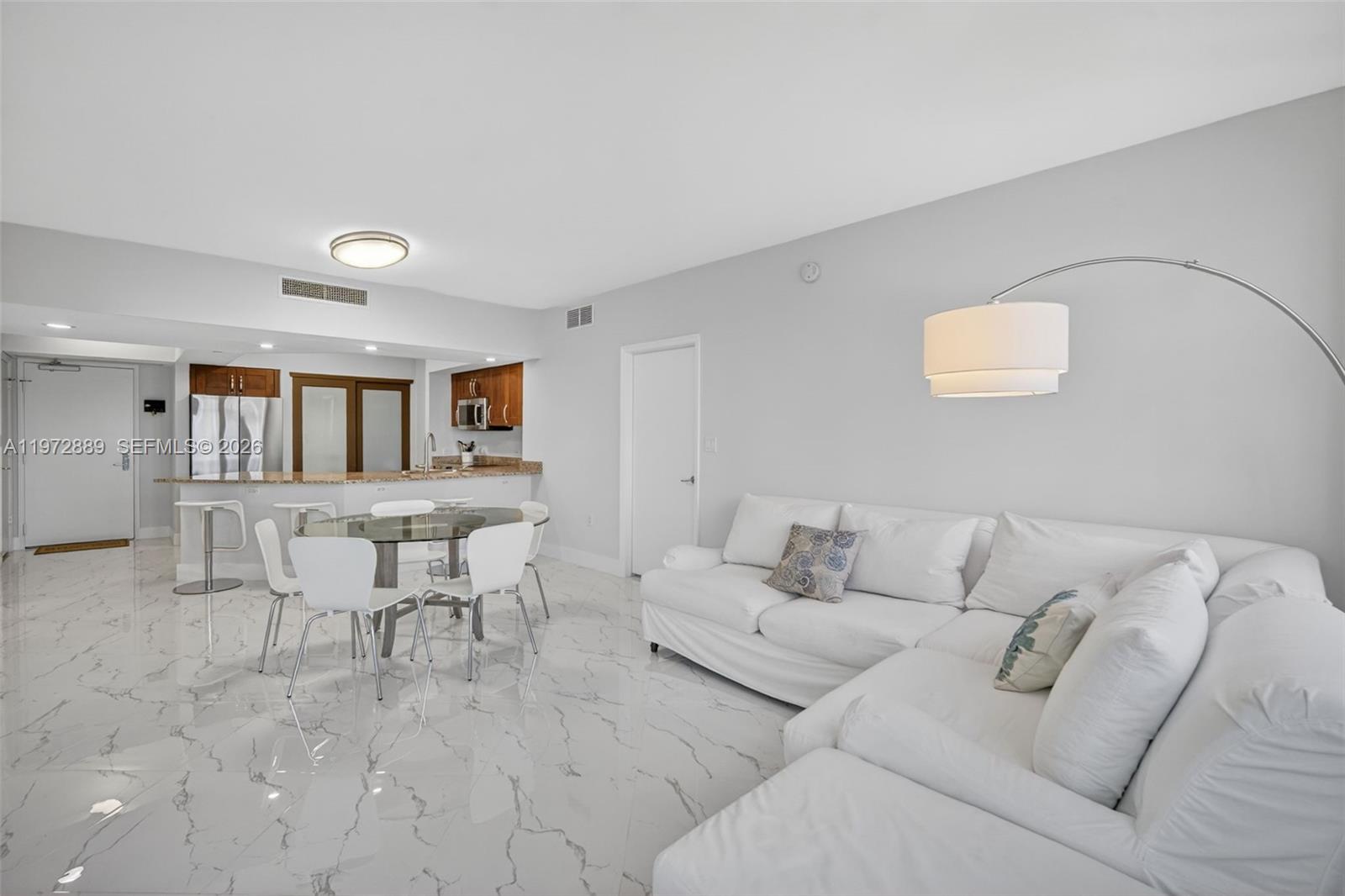 20000 E Country Club Dr #714, Aventura FL 33180