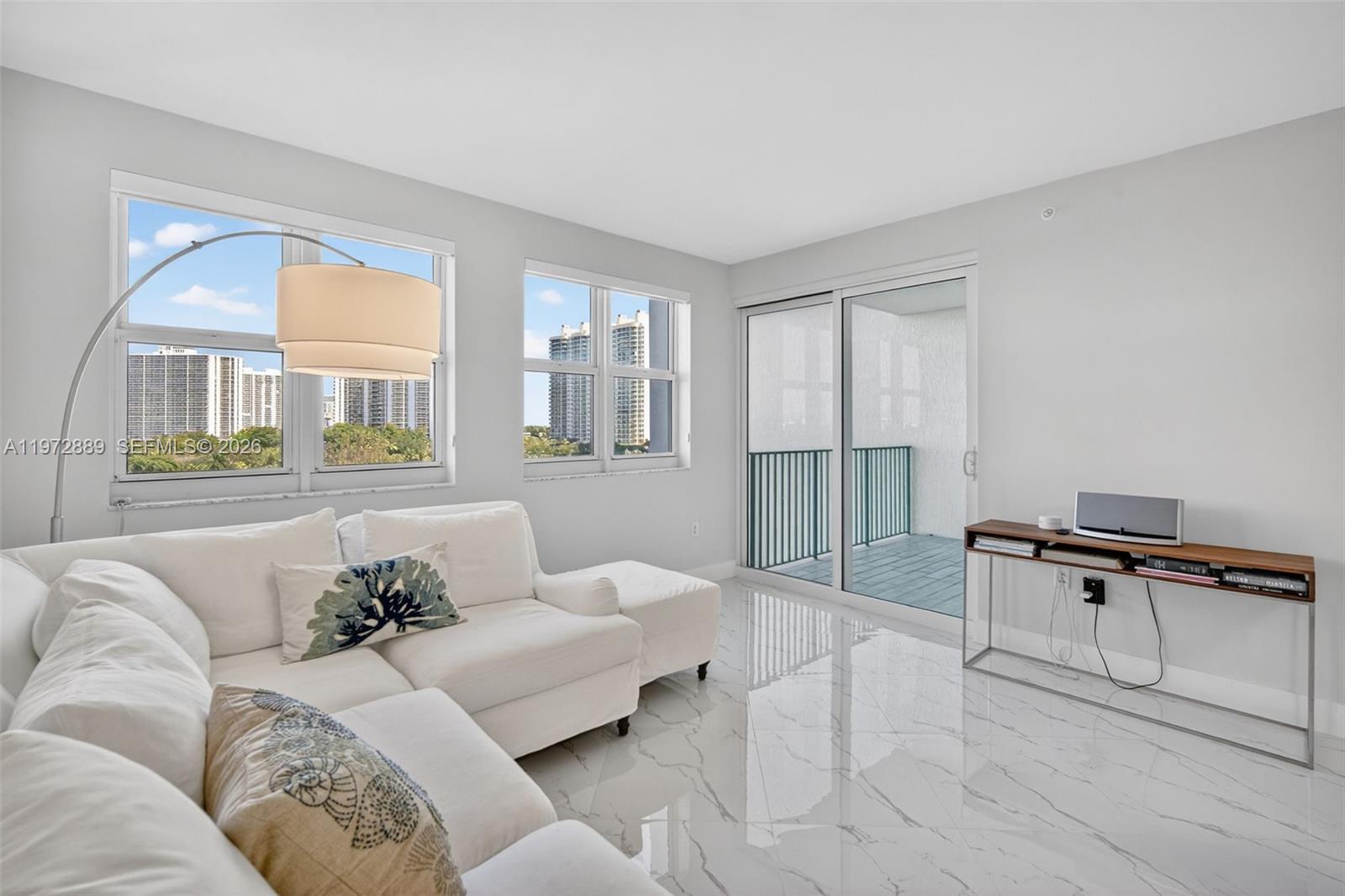 20000 E Country Club Dr #714, Aventura FL 33180