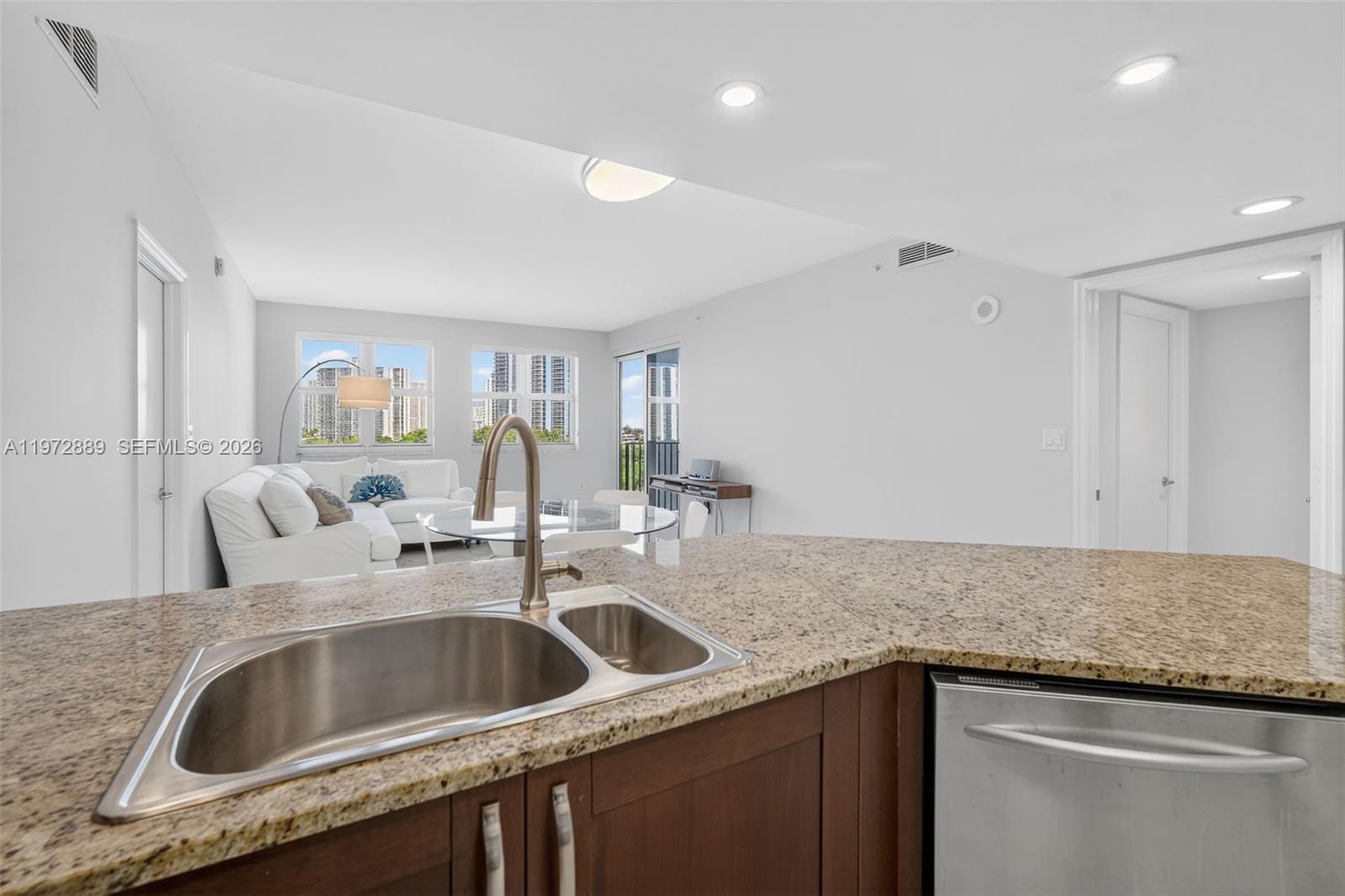 20000 E Country Club Dr #714, Aventura FL 33180