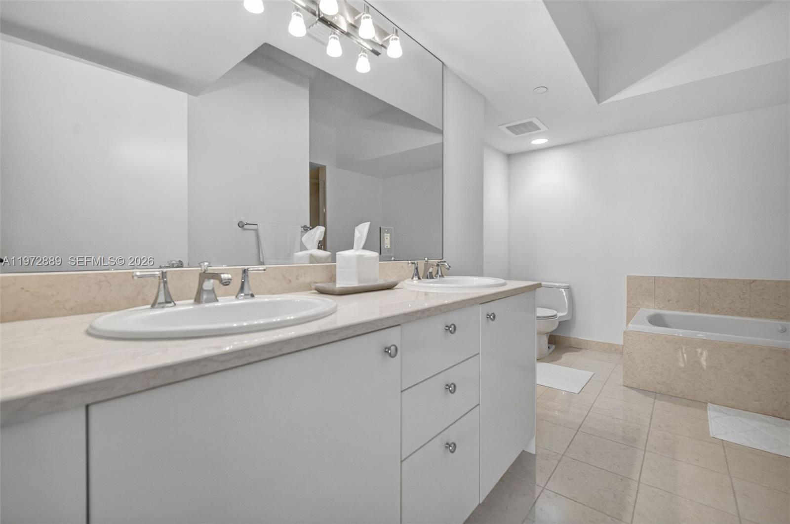 20000 E Country Club Dr #714, Aventura FL 33180