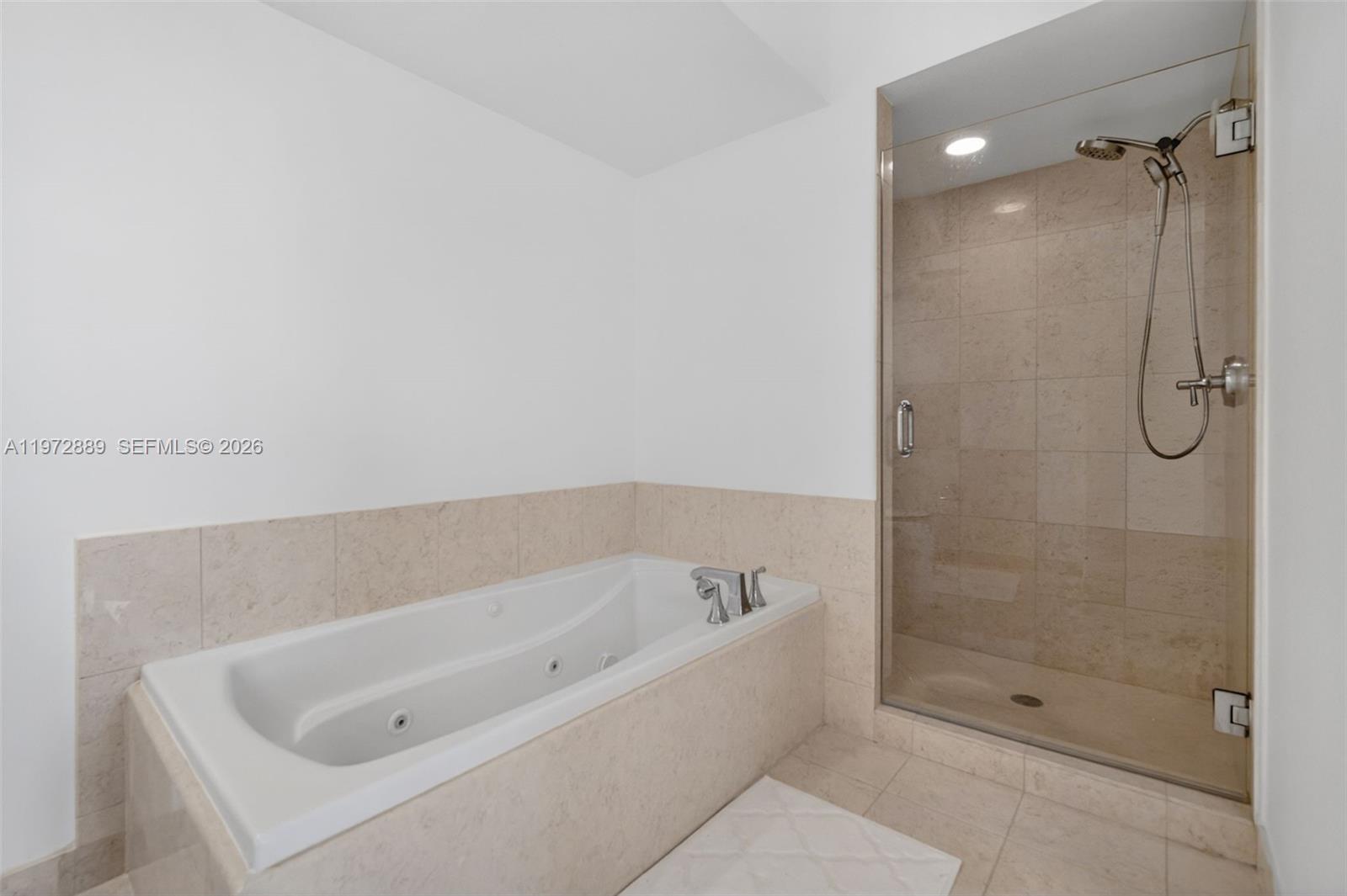 20000 E Country Club Dr #714, Aventura FL 33180