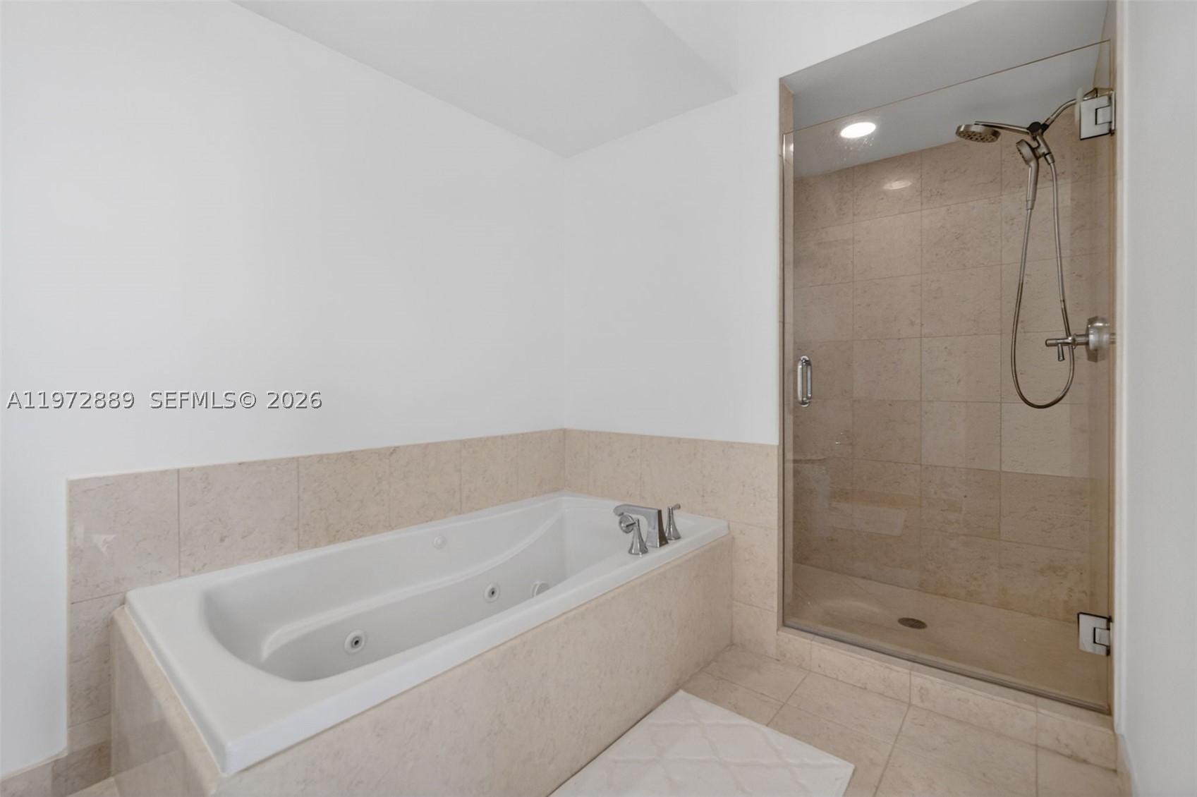 20000 E Country Club Dr #714, Aventura FL 33180