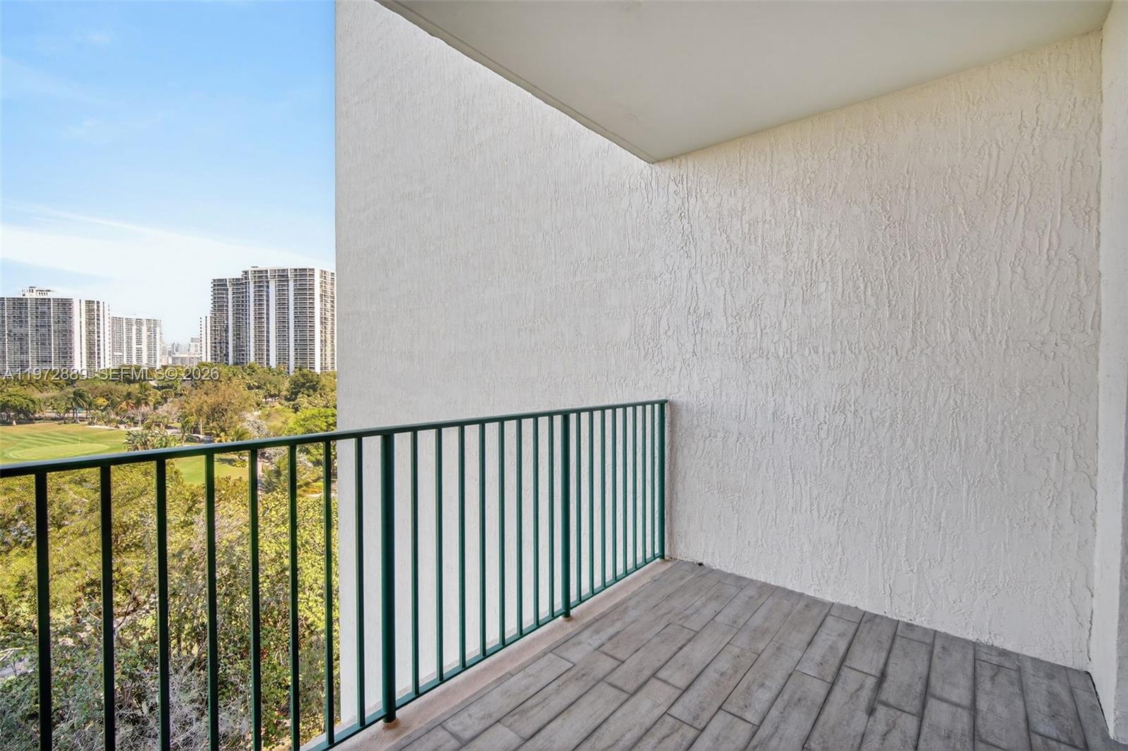 20000 E Country Club Dr #714, Aventura FL 33180